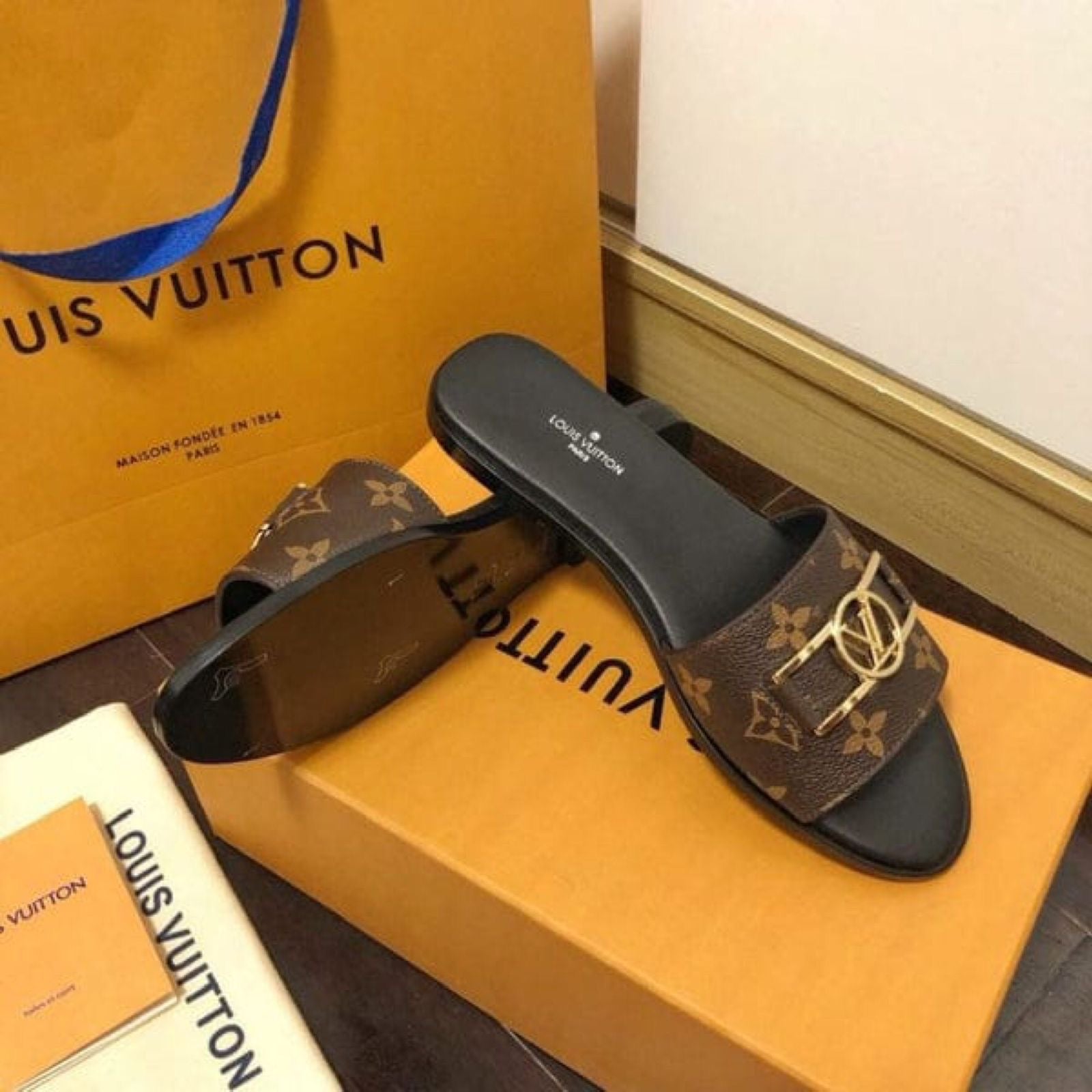 Louis Vuitton Cowhide Flower Sandals
