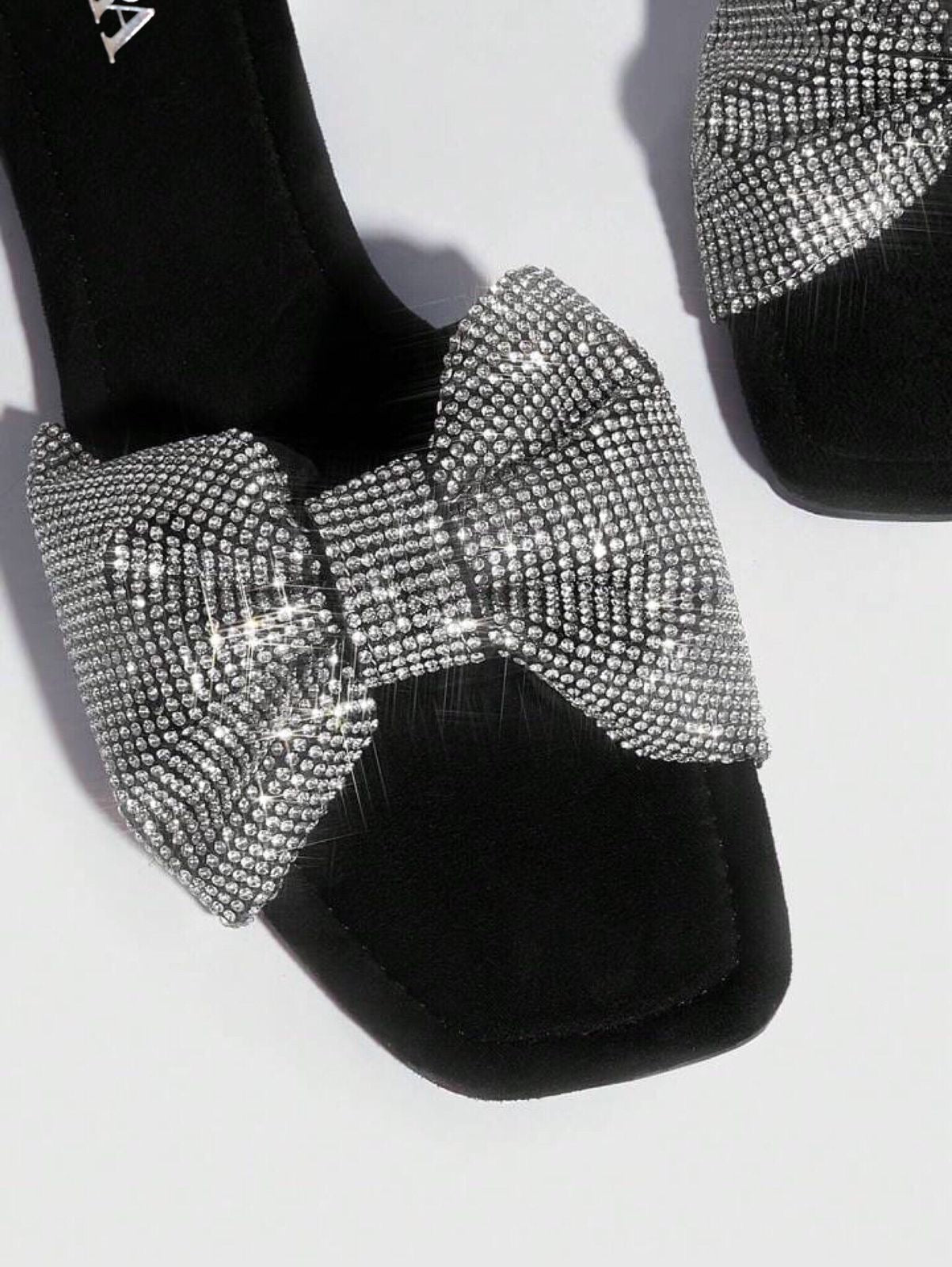 Zara Bow