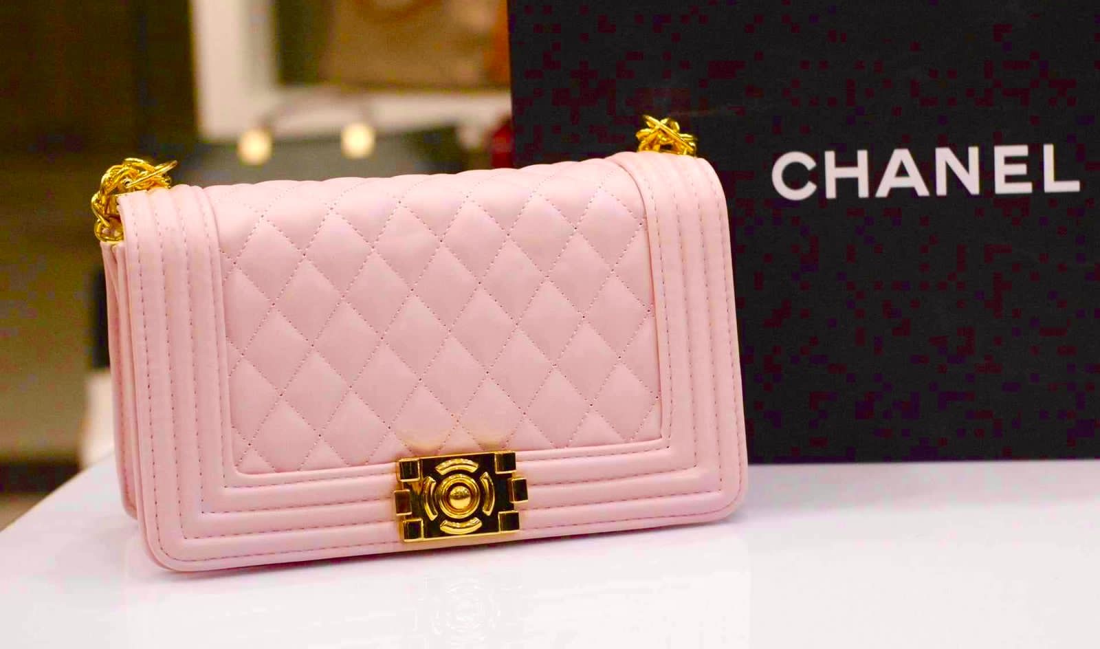 CHANEL
Crossbody bag