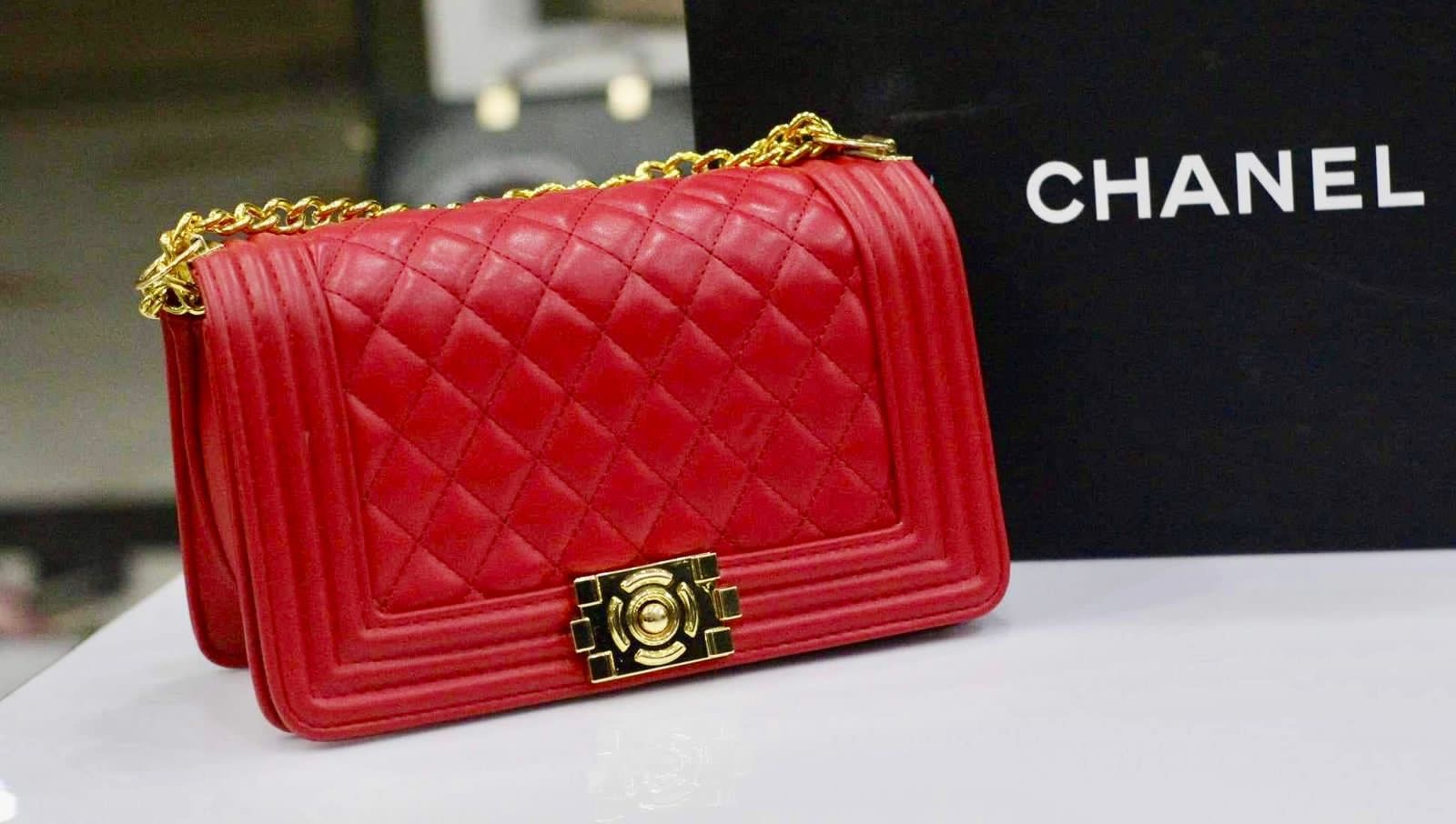 CHANEL
Crossbody bag