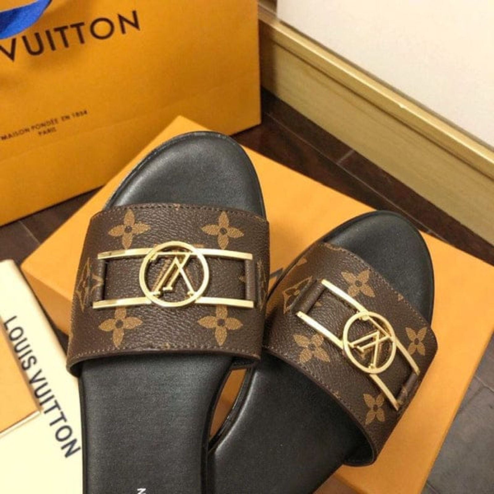 Louis Vuitton Cowhide Flower Sandals