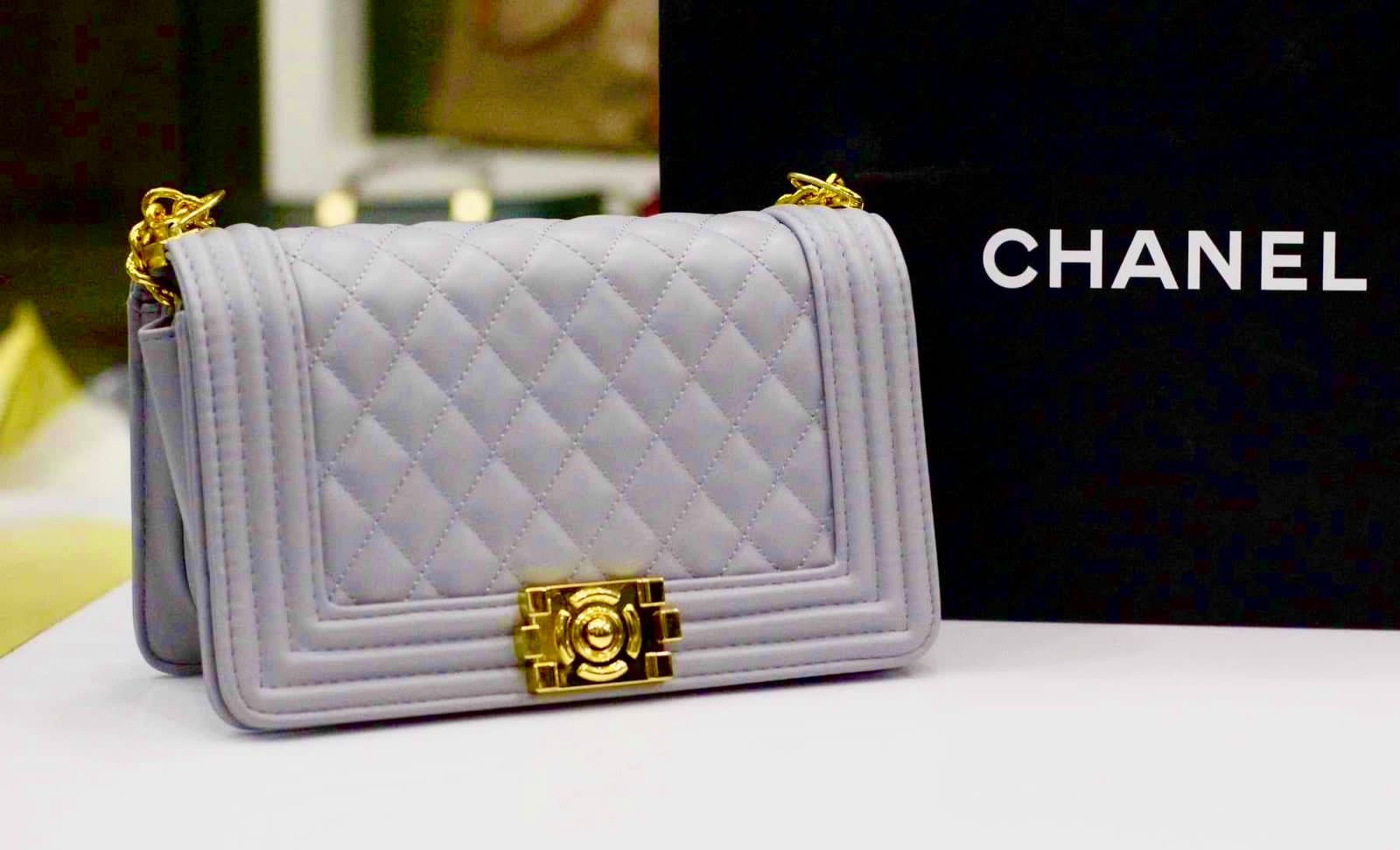 CHANEL
Crossbody bag
