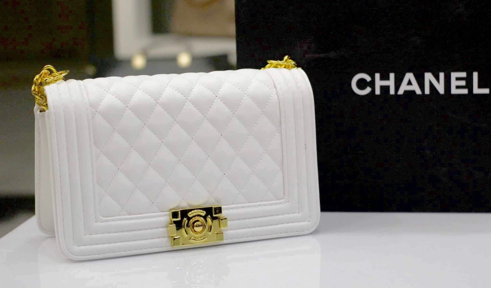 CHANEL
Crossbody bag