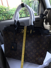 LOUIS Vuitton Tote Bags