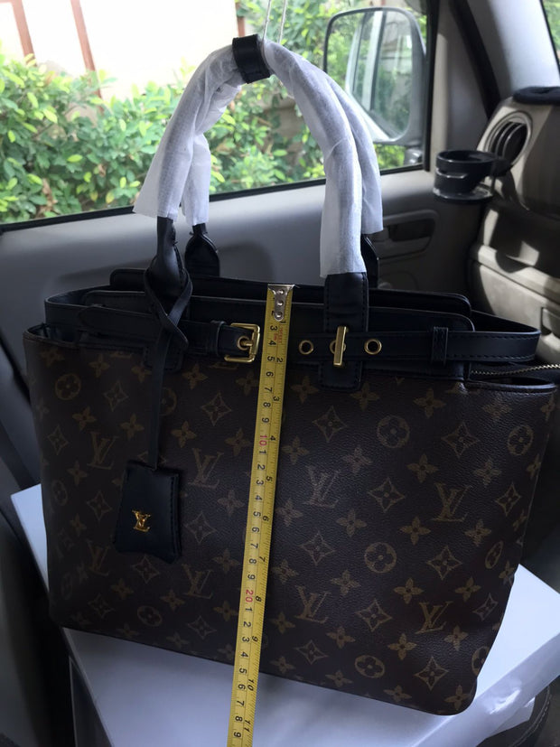 LOUIS Vuitton Tote Bags