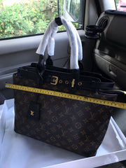 LOUIS Vuitton Tote Bags
