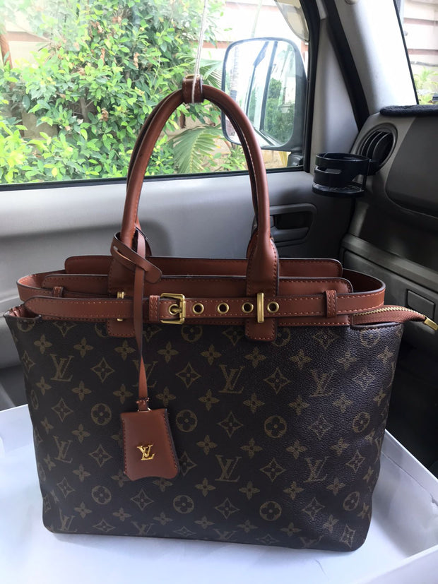 LOUIS Vuitton Tote Bags