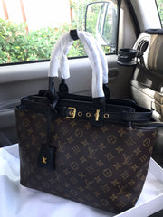 LOUIS Vuitton Tote Bags