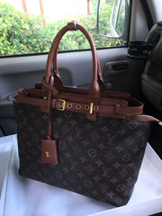 LOUIS Vuitton Tote Bags