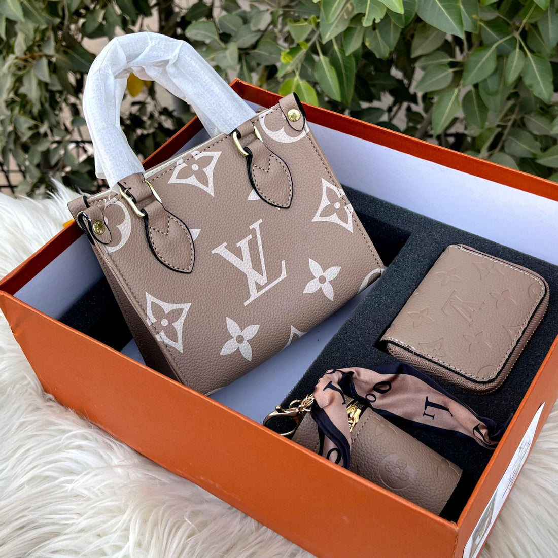 On the Go Set Tote