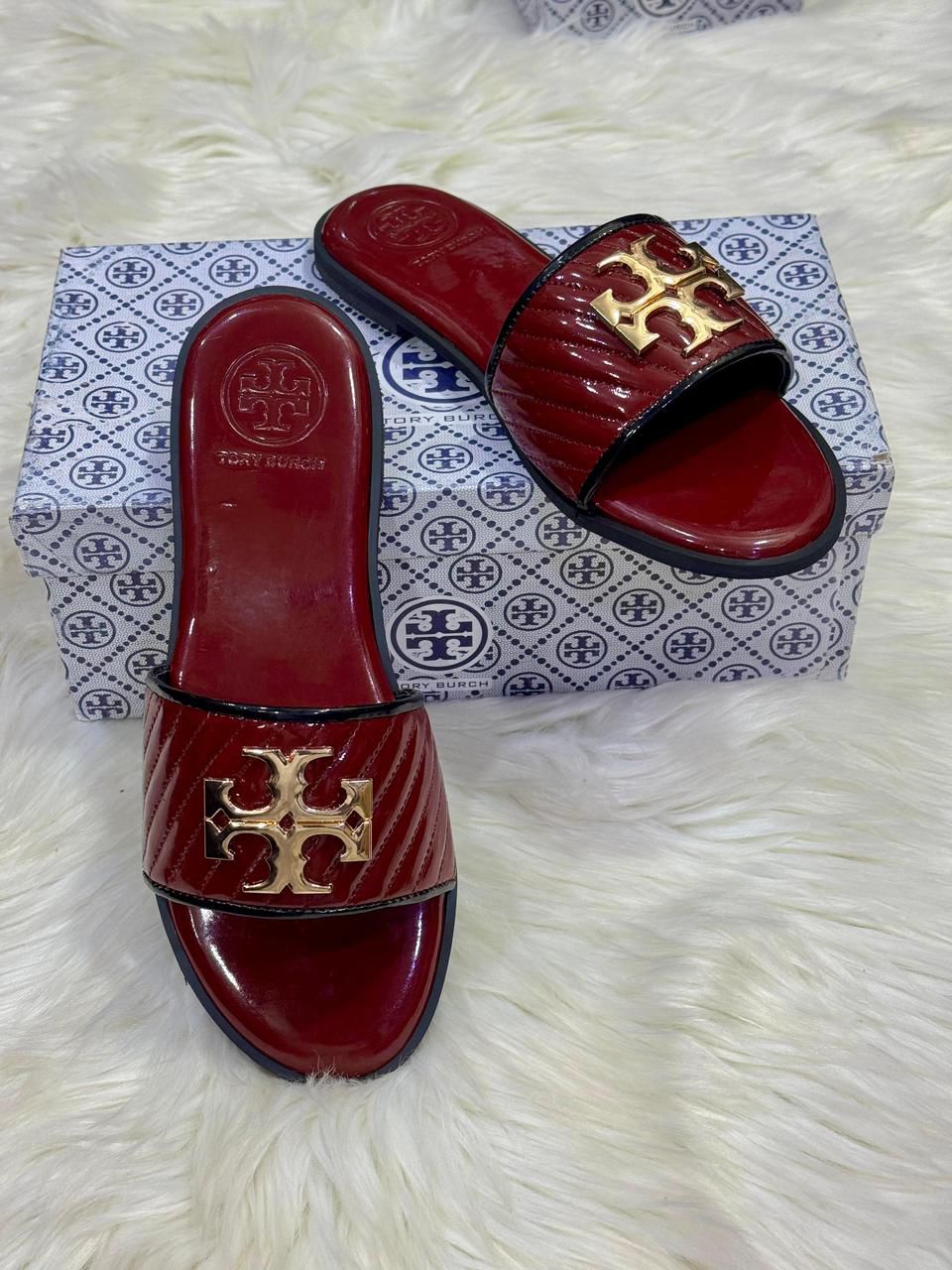 Tb Quilted Patent Slides