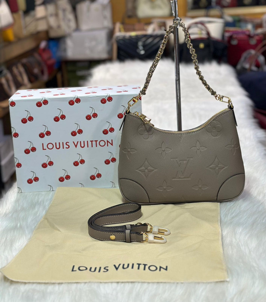 Lv Classic Shoulder Bag