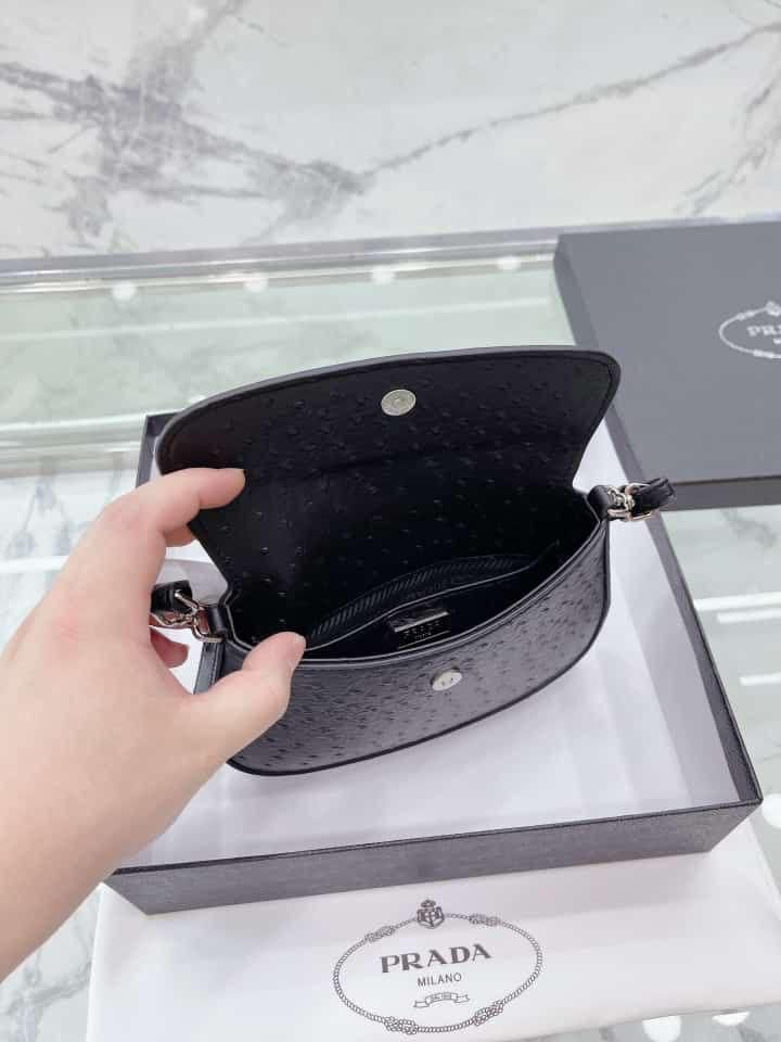 Chic Avenue Crossbody Bag