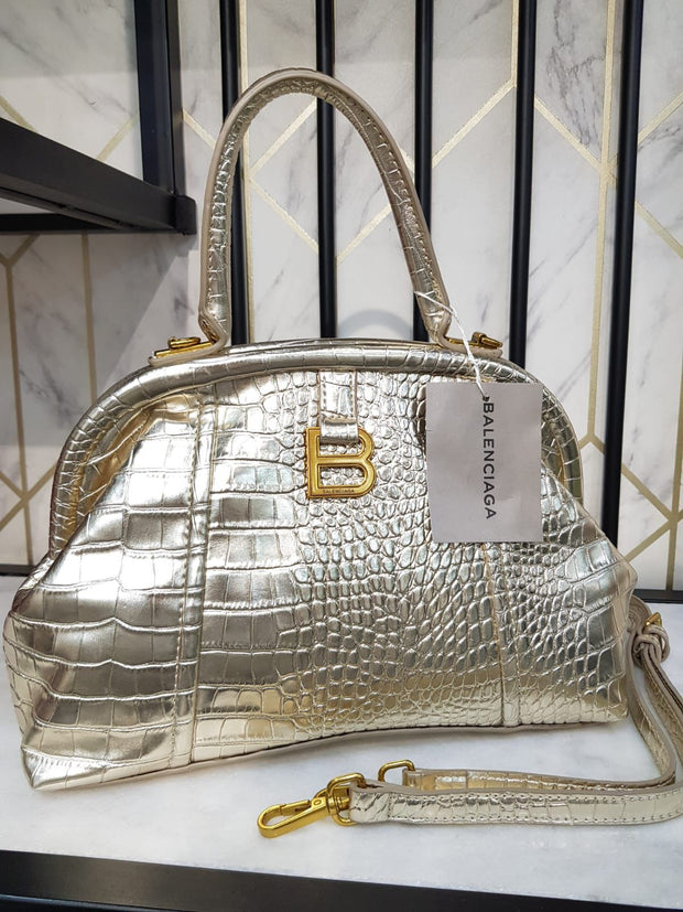 Editorial Elegance Shoulder Bag