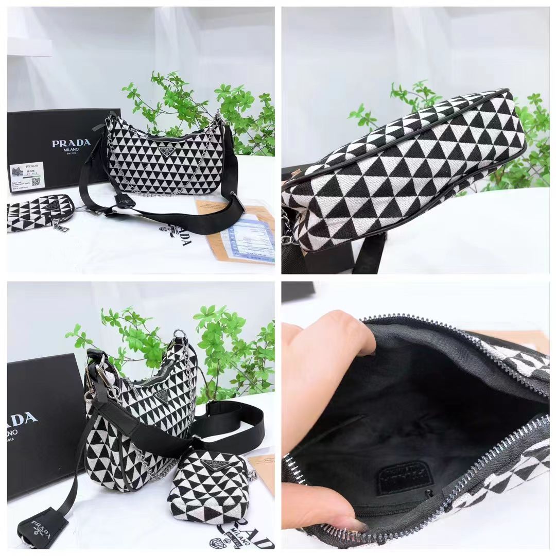 Prada Re-Edition 2005 Shoulder Bag