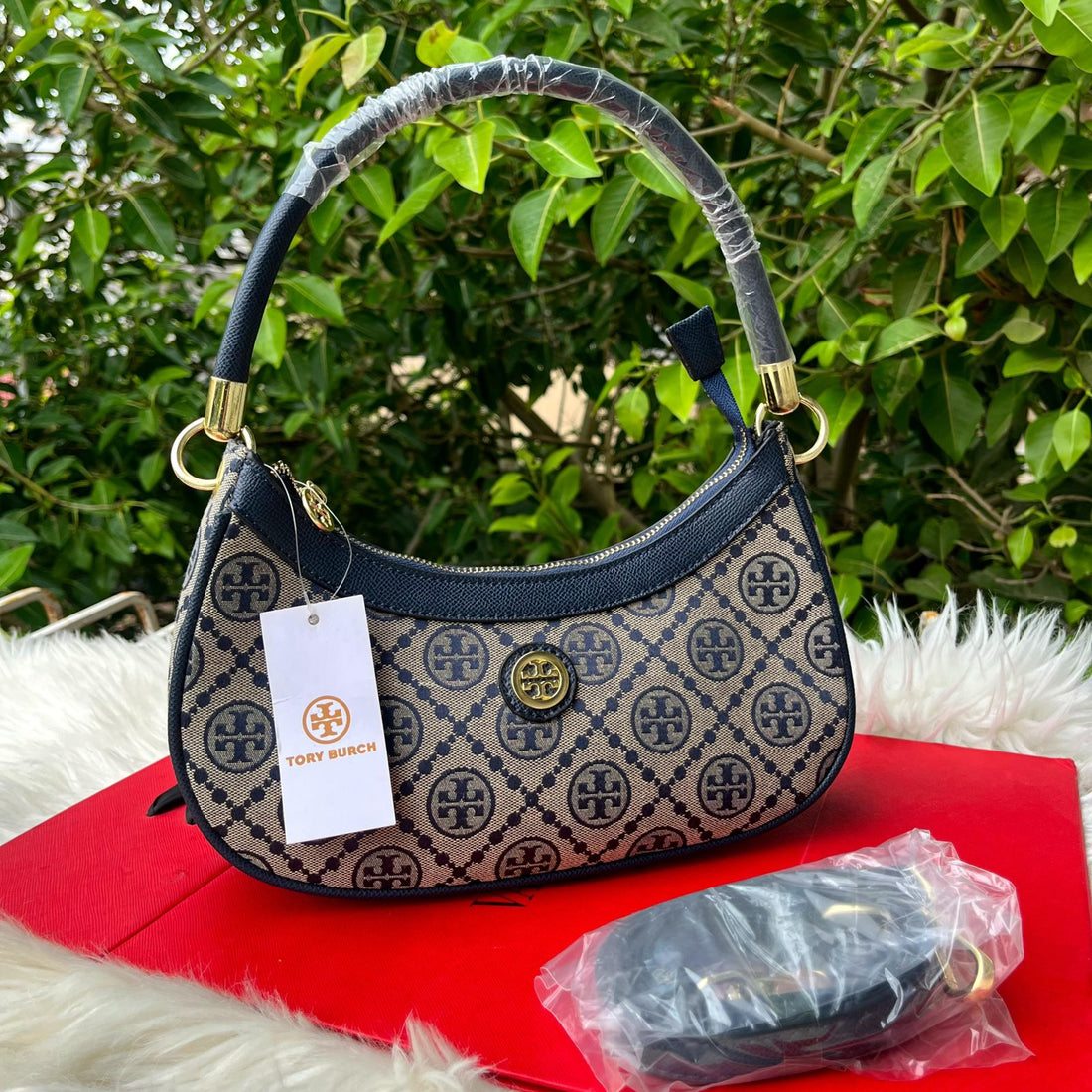 Tory Burch Cross Shoulder Wobe Bags